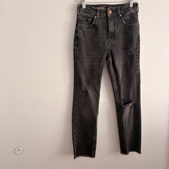 Pilcro Anthropologie 25 Petite Black Distressed Straight Leg Ankle Jeans - Picture 6 of 7